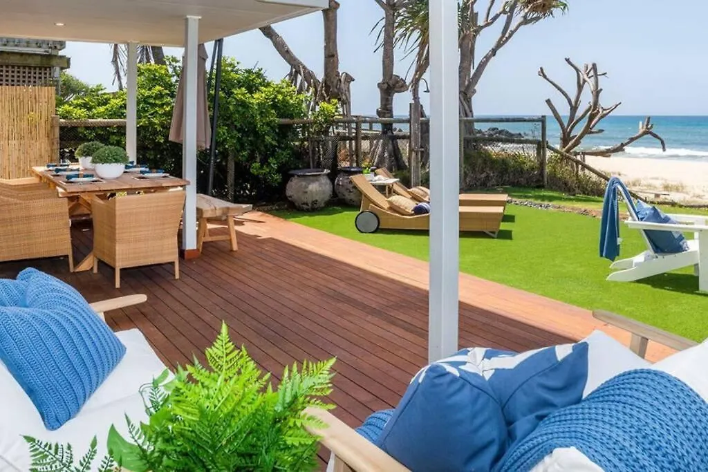 Absolute Beachfront Family Size Home 黄金海岸