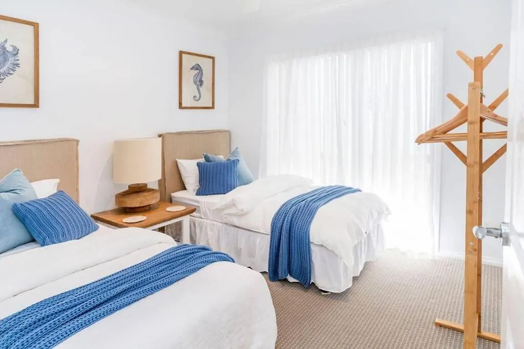 Absolute Beachfront Family Size Home Gold Coast Villa