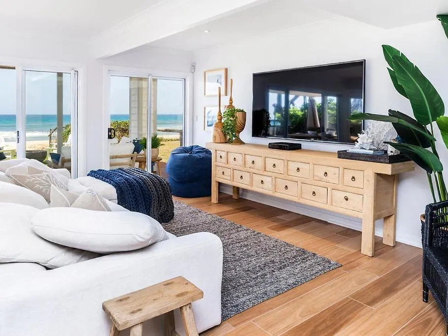 Absolute Beachfront Family Size Home Gold Coast