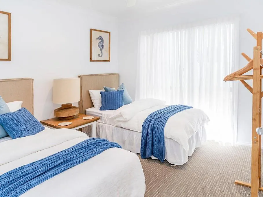 Absolute Beachfront Family Size Home Gold Coast Villa