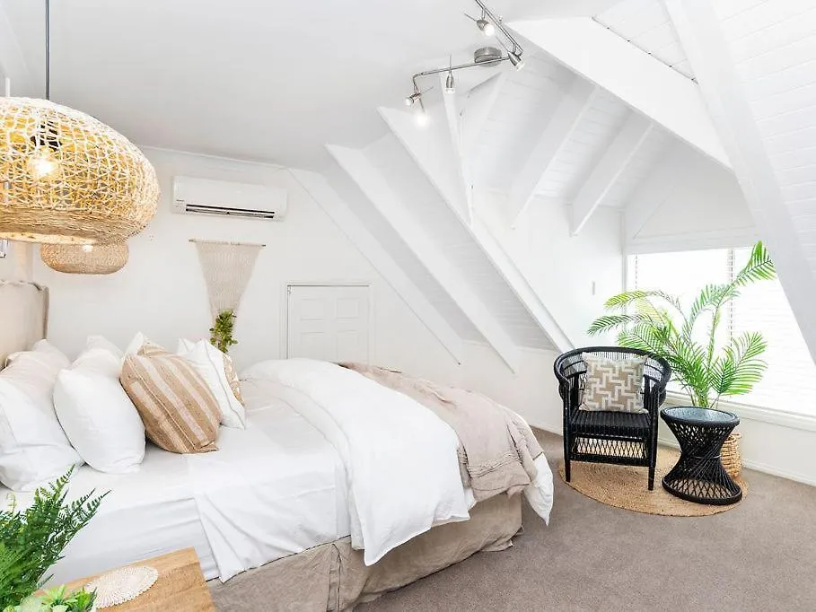 Villa Absolute Beachfront Family Size Home Gold Coast Australia